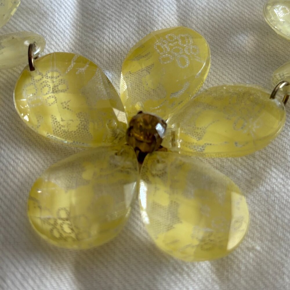 Yellow Acrylic Flower Statement Necklace Crystal Centers Gold Chain - Picture 3 of 6